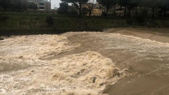 Maltempo, fiumi gonfi e allagamenti in mezza Toscana