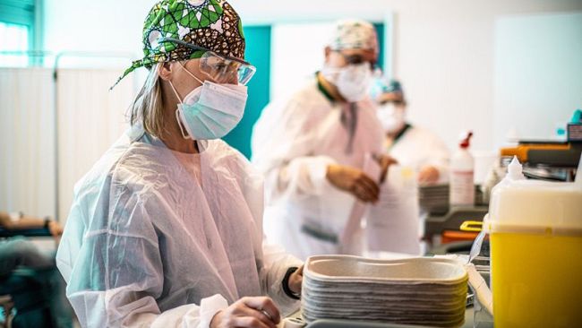 Vaccini: scritte no vax all'hub di Montecatini appena inaugurato