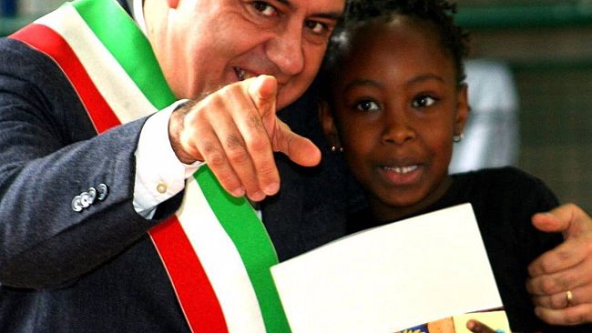 Lettera razzista intimidatoria all'ex sindaco di San Gimignano