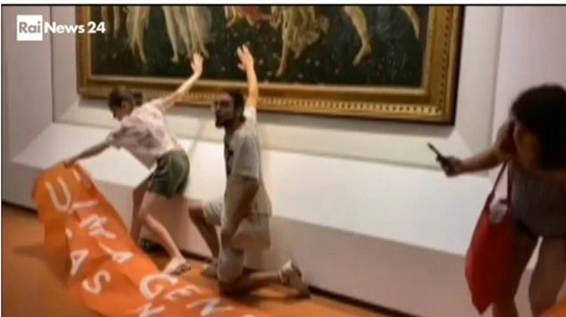 Nuovo blitz ambientalista a Firenze