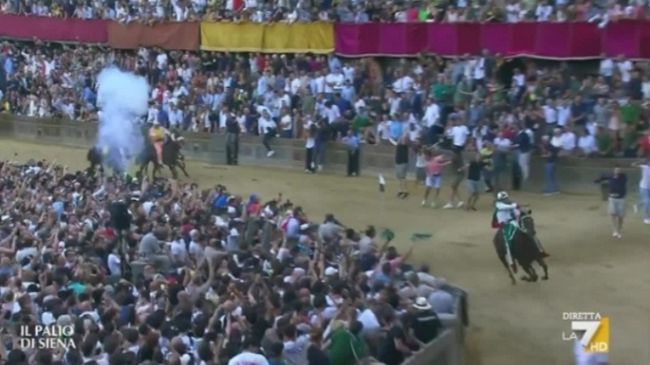 Palio di Siena, vince l'Oca e consolida il primato