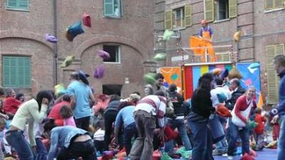 Eventi: a Empoli ''la battaglia dei cuscini''