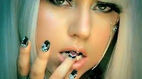 Lady Gaga blasfema e il Pdl fa la crociata