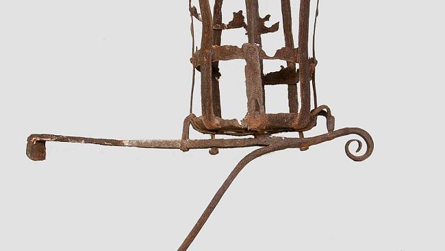 Torna sul Palazzo del Podestà una lanterna del '300 restaurata