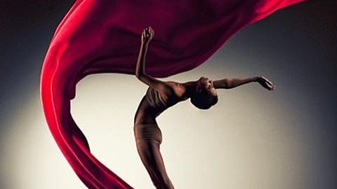 Luna: la coreografia live per il cortile di Palazzo Strozzi