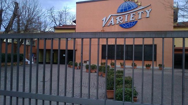 ''Il Cinema è chiuso''. Residenti: ''Il quartiere muore ogni giorno di più''