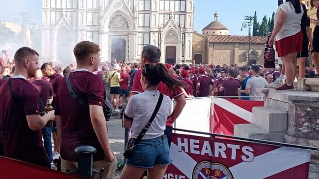 Piazza Santa Croce, un pomeriggio molto scozzese