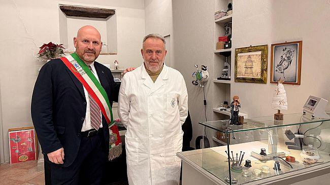 Tavarnelle, torna la figura dell’orologiaio: un mestiere senza ‘tempo’