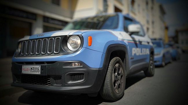 Minorenne minaccia con una pistola “finta” un vigilantes