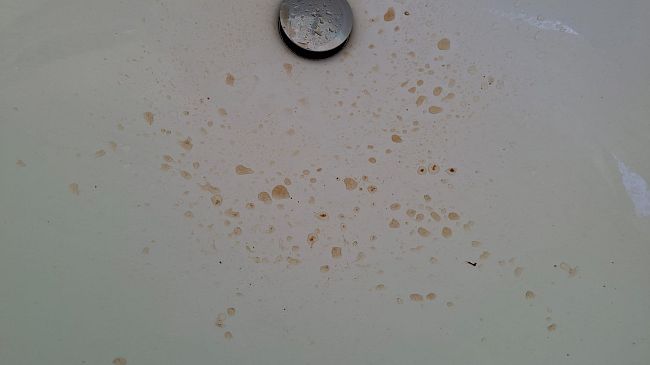 quando-dai-rubinetti-di-casa-a-firenze-esce-acqua-giallognola