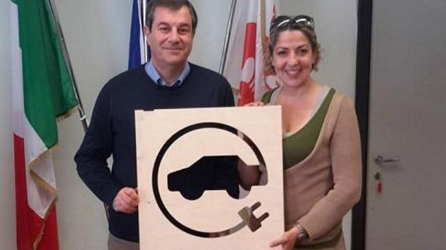 ​Mezzi elettrici a Firenze: ecco il simbolo per gli stalli di ricarica 