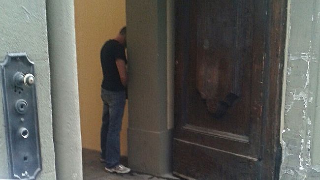 Firenze un bagno all'aperto: solo 3 multe pagate in un anno