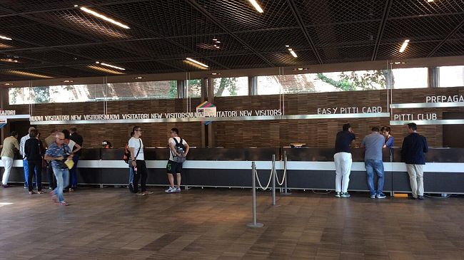 Giù un padiglione di Pitti