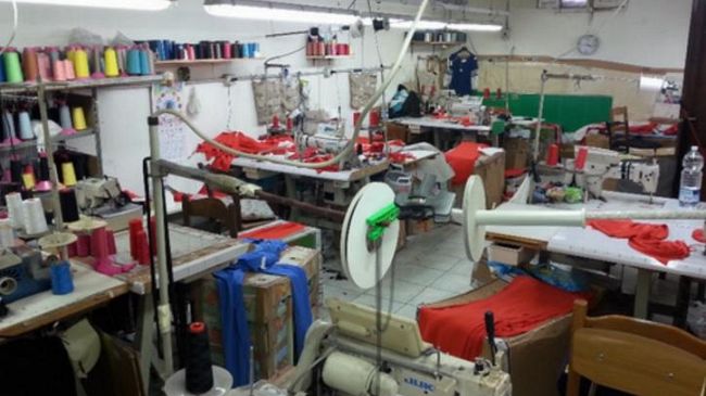 Prato: sigilli a due abitazioni e un laboratorio trasformati in dormitori abusivi