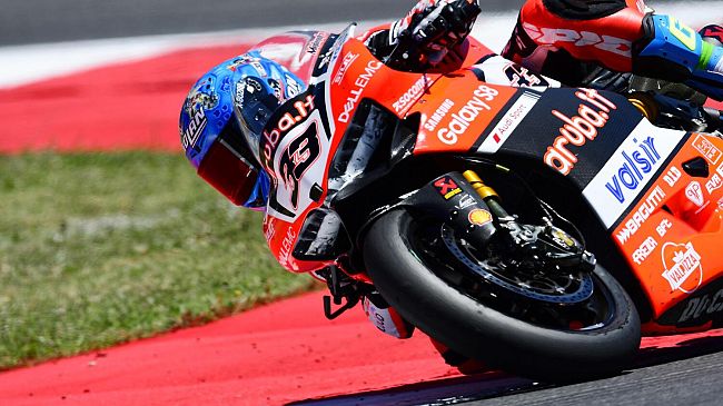Mondiale SBK, a Misano vince Melandri e fa volare la Ducati Aruba.it