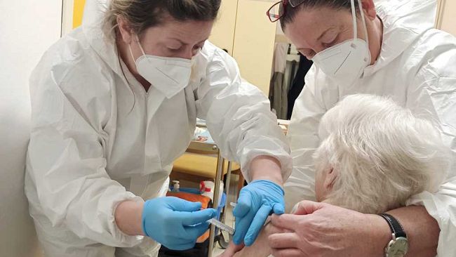 Covid in Rsa, dimezzati in 2 mesi i casi di positività