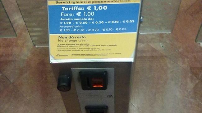 Firenze, bagni pubblici a pagamento e vespasiani a cielo aperto