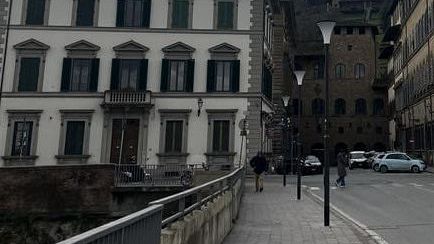 Nuove lampade sul Ponte alle Grazie, c'è polemica