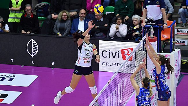 La schiacciatrice Emma Cagnin al Bisonte Volley Firenze 