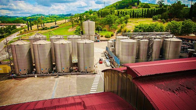 Distilleria Deta smantella 1.900 mq di copertura in amianto