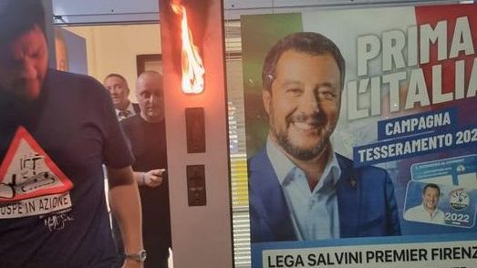 Firenze: fuoco alla sede della Lega