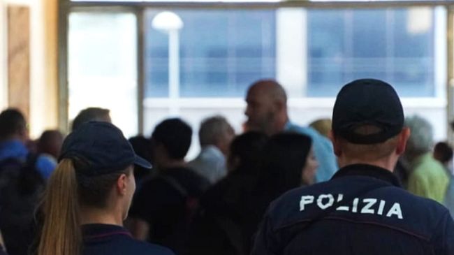 Giovane pendolare borseggiata, arrestato 45enne