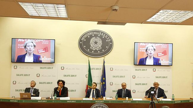 Covid e influenza, nuove ondate in autunno e inverno? 