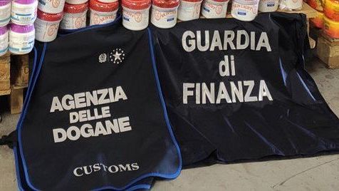 Montagna di tessuti cinesi confiscati vanno all'asta a Prato
