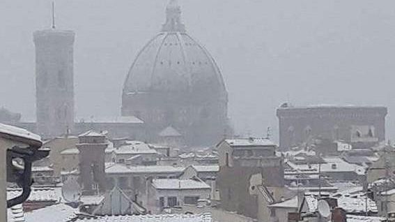 Neve a Firenze: allerta declassata, ora è rischio ghiaccio