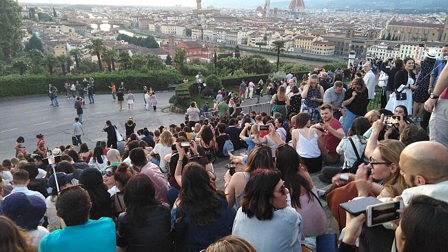 Firenze, il tramonto al Piazzale Michelangelo è come un film