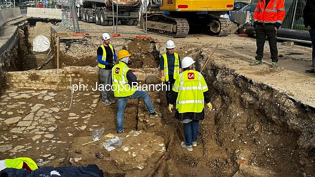 Scavo archeologico in piazza Beccaria, il cantiere si allarga