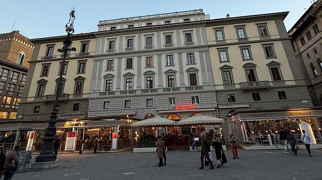 Di dehors in dehors, il caso di piazza della Repubblica