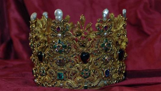 Ritrovata la corona in oro e diamanti di Vittoria della Rovere