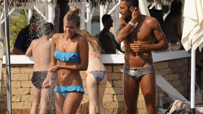 L'ex velina di Striscia la Notizia in compagnia del fidanzato