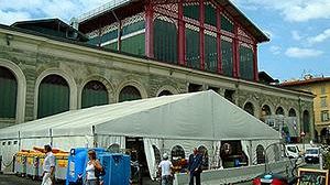Ricercato per spaccio di cocaina, lo trovano al bar di San Lorenzo a Firenze