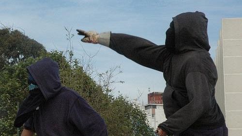 Tentano una rapina ad una gioielleria del centro storico in pieno giorno