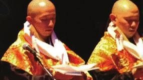 Il canto liturgico buddista nel salone dei 500