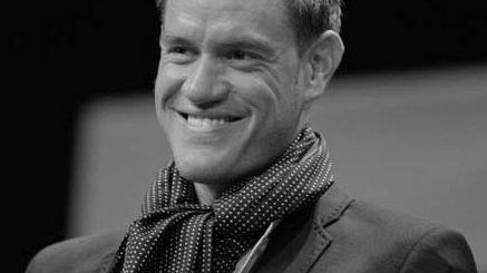 Il Giro d'Italia arriva a Livorno in lutto