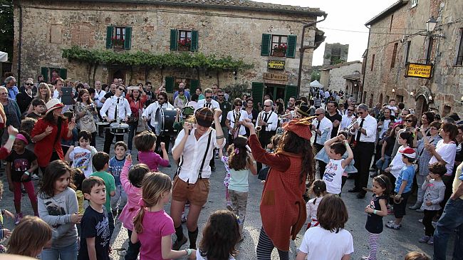 Nel Castello dei Balocchi di Monteriggioni arriva “La Repubblica di Pinocchio” governata dai bambini.
