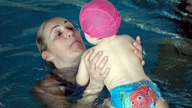 Videocorso di nuoto baby nella vasca di casa