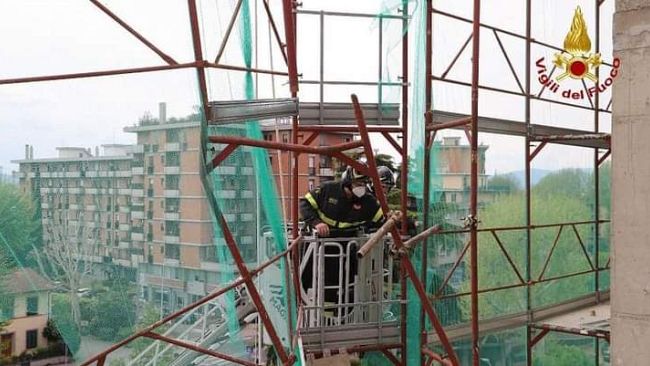 Operaio cade da un ponteggio: all'ospedale in codice rosso
