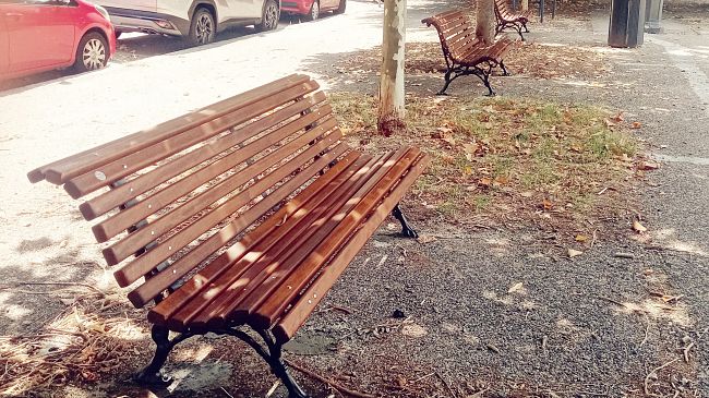 Panchine nuove in piazza del Galluzzo 