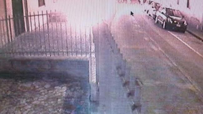 Molotov su Stazione dei Carabinieri; rissa nella notte a Firenze