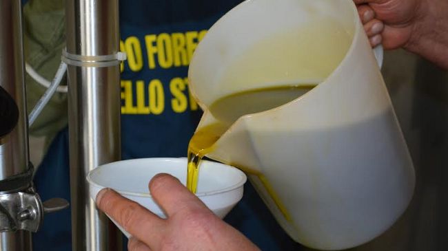 Olio in nero, Toscana sconvolta: attenti a cosa beviamo