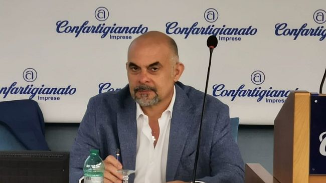 Divieto sorpasso tir, chiesta la sospensione del provvedimento 