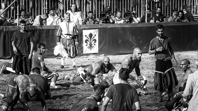 Scatti all’indietro, iniziativa che celebra il Calcio Storico dal 2011