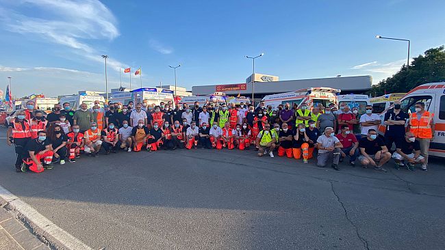 Le sirene delle ambulanze davanti allo stabilimento GKN