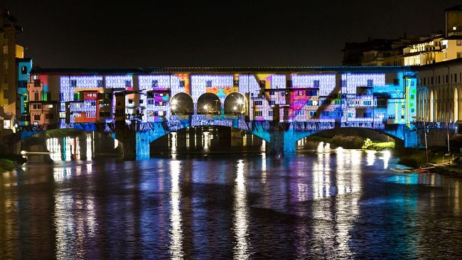 Il Natale accende Firenze dal centro alle periferie