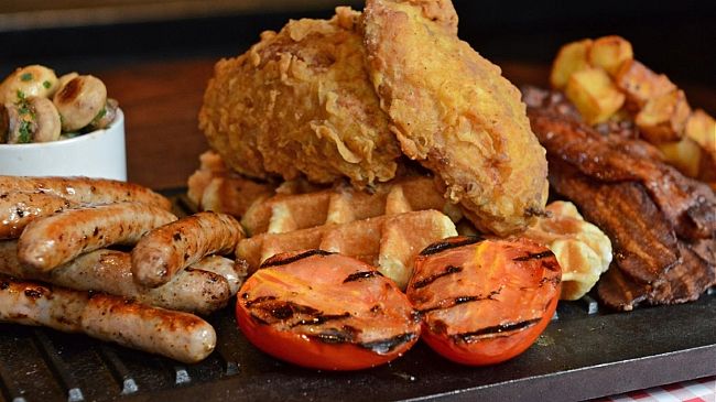 Hard Rock Cafe: la prima domenica del mese l’esperienza del brunch americano