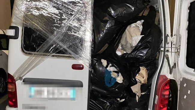 Trasportano illegalmente 10 quintali di scarti tessili